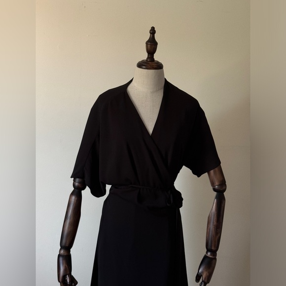 Aritizia Babaton Wallace Short-sleeve Wrap Dress - Picture 5 of 8